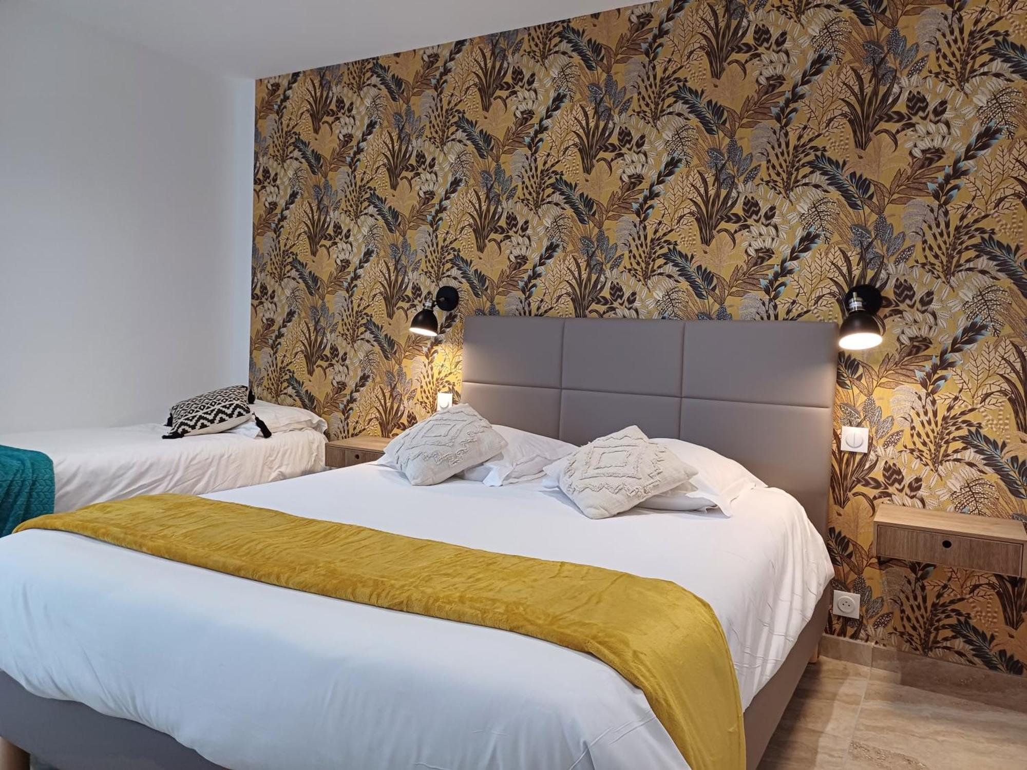 Logis Hotel Le Chene Vert โบลแลน ภายนอก รูปภาพ